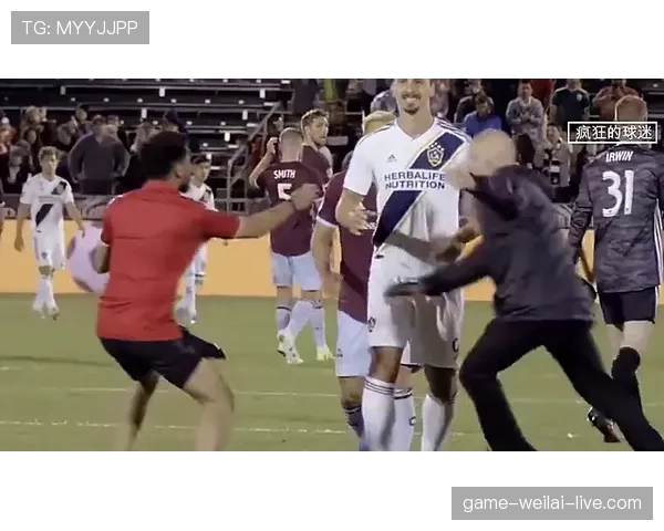 孙铭徽球场像冰山，穿睡衣去小区奶茶店那张图把我笑懵