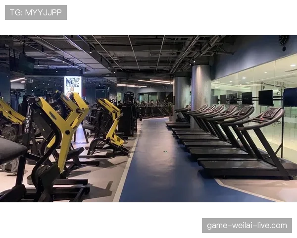 易建联这自律程度，凌晨四点健身房打卡是日常？